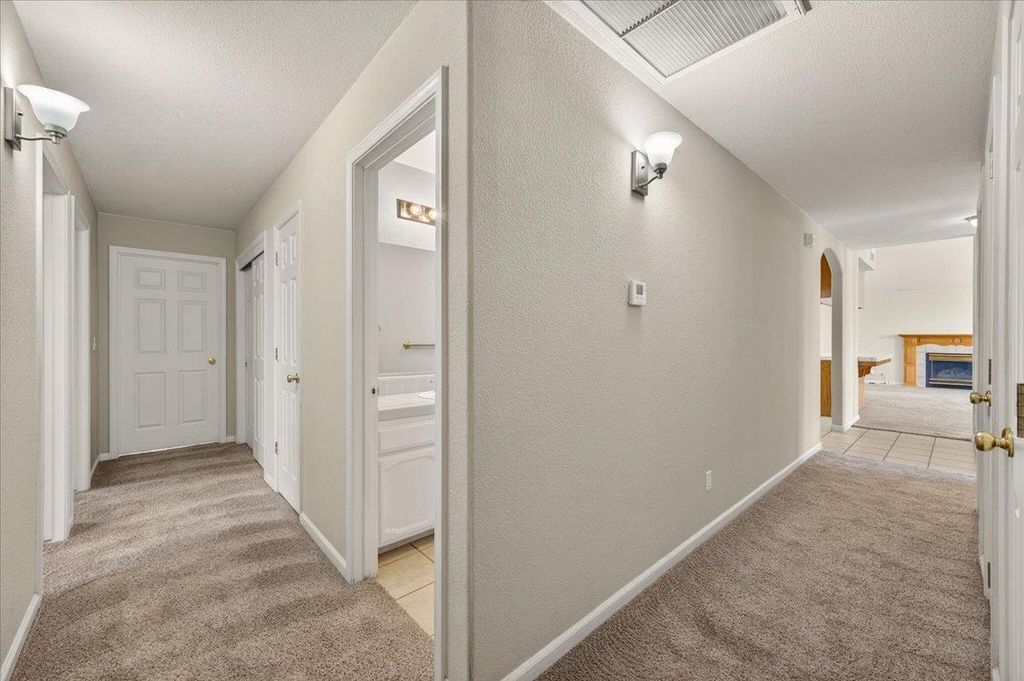 Image 12 of property listing at 2375 Fallbrook Avenue, Clovis, CA 93611