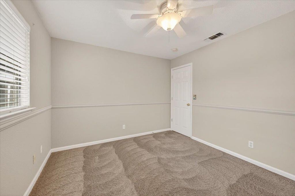 Image 15 of property listing at 2375 Fallbrook Avenue, Clovis, CA 93611