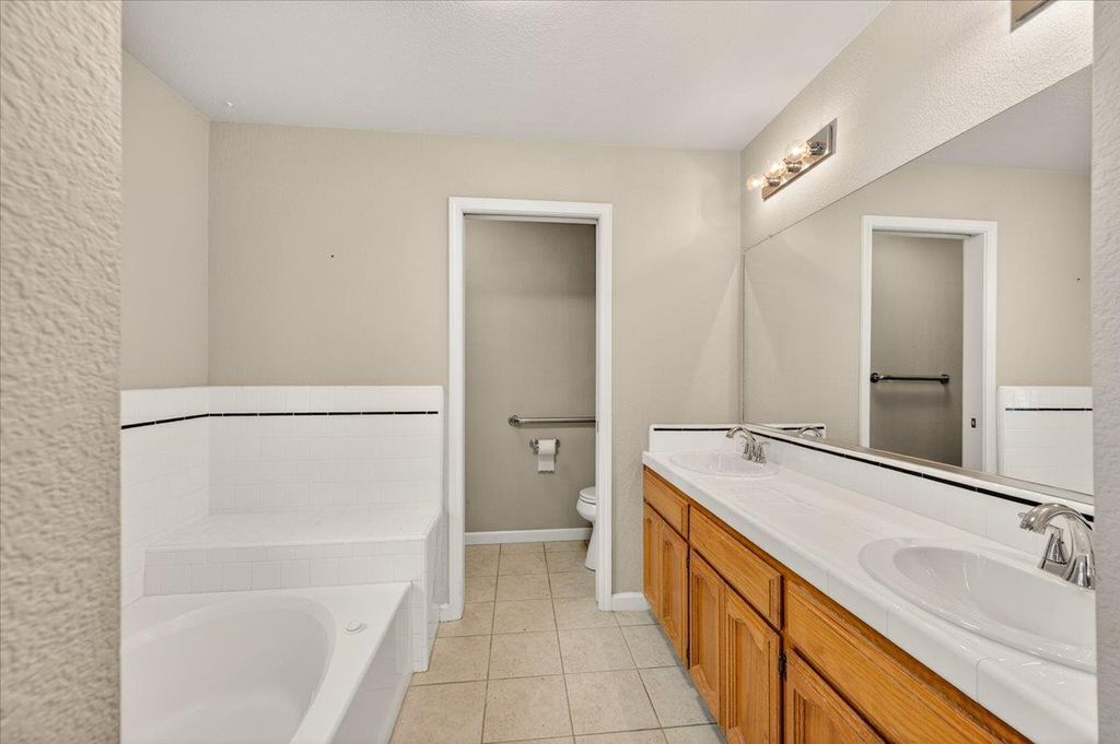 Image 23 of property listing at 2375 Fallbrook Avenue, Clovis, CA 93611