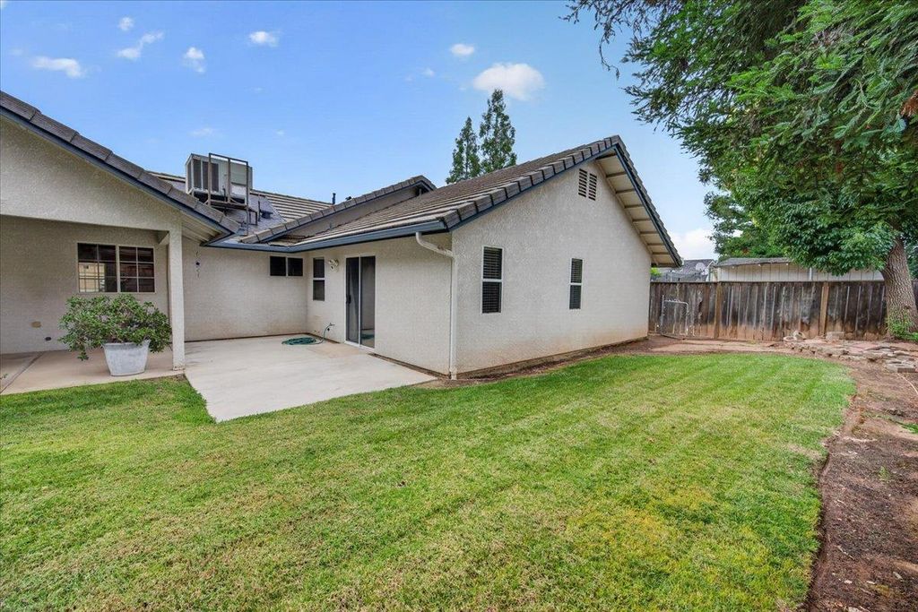 Image 31 of property listing at 2375 Fallbrook Avenue, Clovis, CA 93611