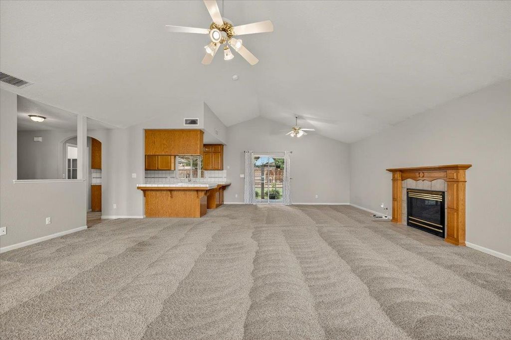 Image 5 of property listing at 2375 Fallbrook Avenue, Clovis, CA 93611