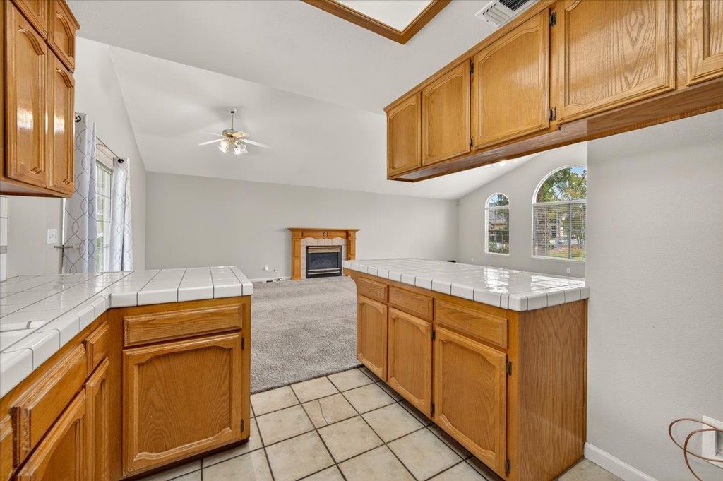 Image 9 of property listing at 2375 Fallbrook Avenue, Clovis, CA 93611