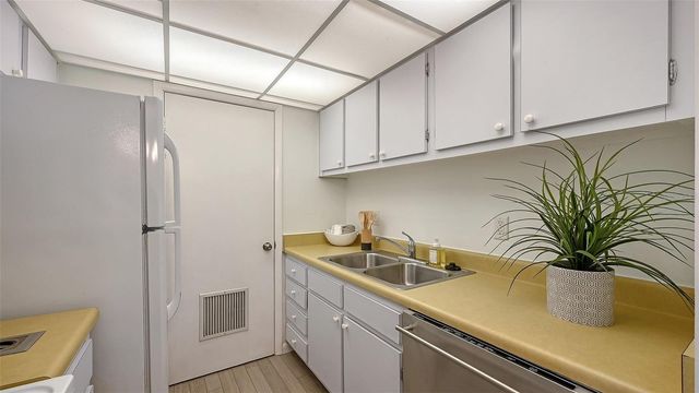 3201 BENEVA ROAD 204, Sarasota, FL 34232