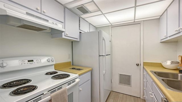 3201 BENEVA ROAD 204, Sarasota, FL 34232