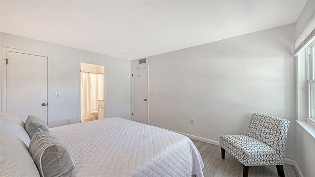 3201 BENEVA ROAD 204, Sarasota, FL 34232