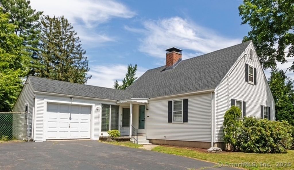 21 Echo Lane, West Hartford, CT 06107