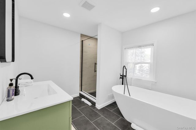8 N Westbury Road, Hampton Bays, NY 11946