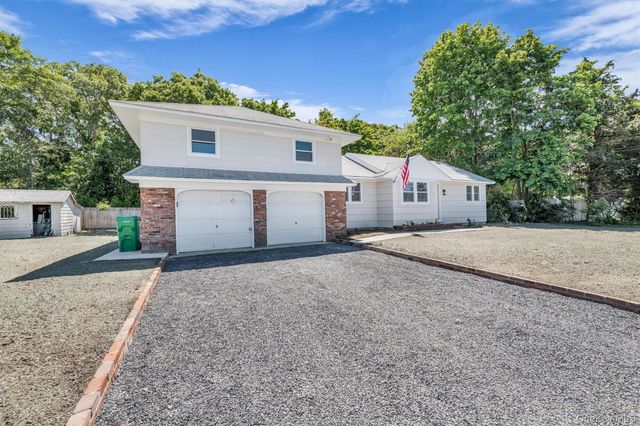 8 N Westbury Road, Hampton Bays, NY 11946