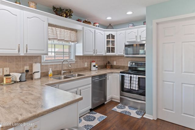 6403 Autumn Oak Way, Louisville, KY 40272