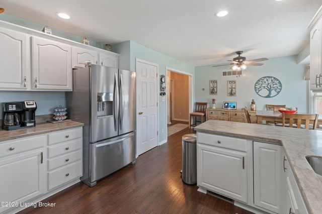 6403 Autumn Oak Way, Louisville, KY 40272