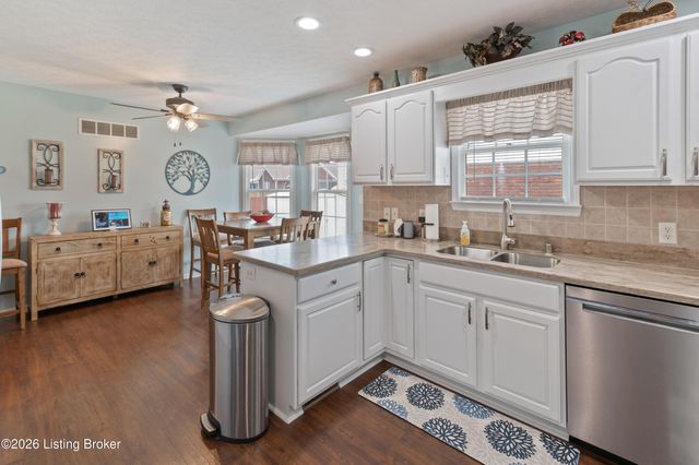 6403 Autumn Oak Way, Louisville, KY 40272