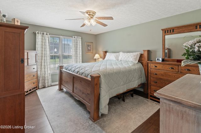 6403 Autumn Oak Way, Louisville, KY 40272