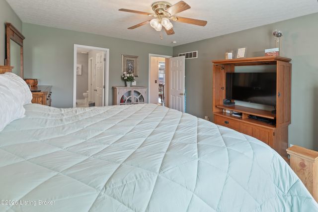 6403 Autumn Oak Way, Louisville, KY 40272