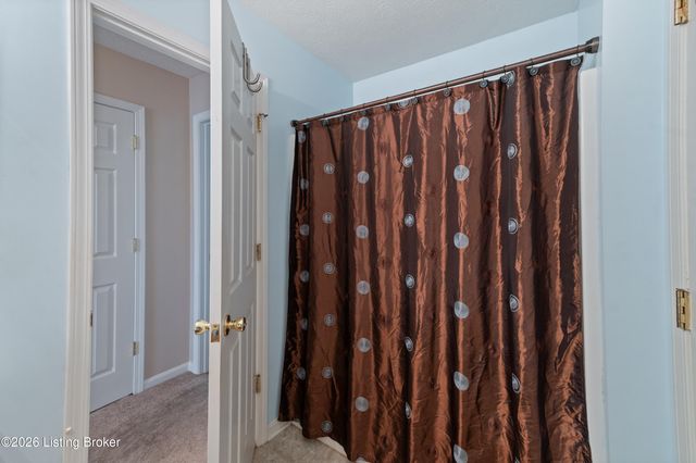 6403 Autumn Oak Way, Louisville, KY 40272
