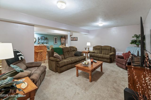 6403 Autumn Oak Way, Louisville, KY 40272