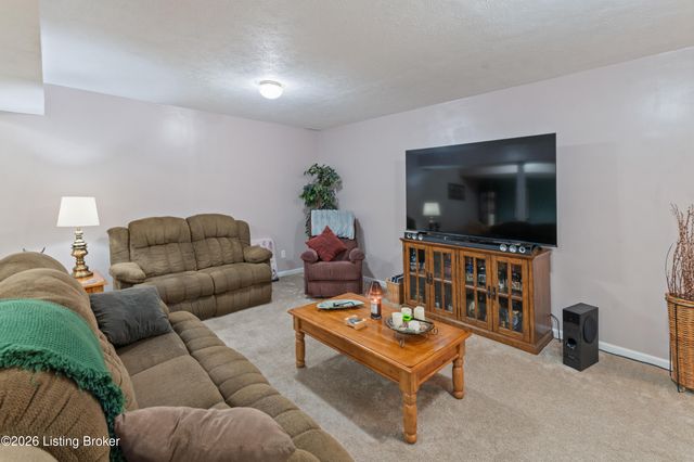 6403 Autumn Oak Way, Louisville, KY 40272