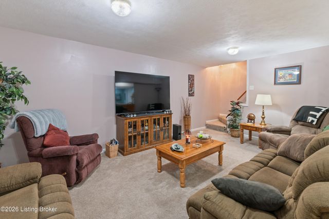 6403 Autumn Oak Way, Louisville, KY 40272