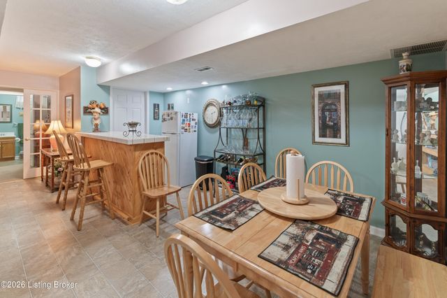 6403 Autumn Oak Way, Louisville, KY 40272
