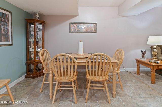 6403 Autumn Oak Way, Louisville, KY 40272