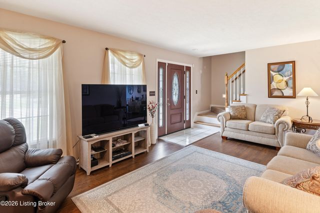 6403 Autumn Oak Way, Louisville, KY 40272