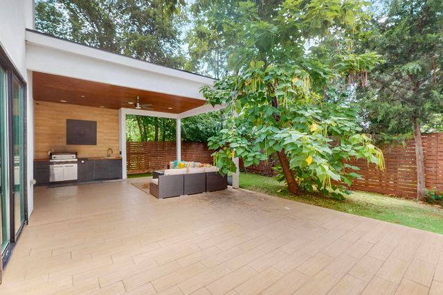 3946 N Cresthaven Road, Dallas, TX 75209