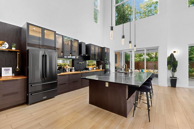 3946 N Cresthaven Road, Dallas, TX 75209