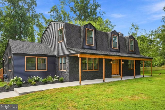 11 STOOPVILLE RD, Newtown, PA 18940