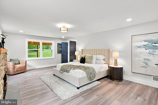 11 STOOPVILLE RD, Newtown, PA 18940