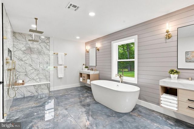 11 STOOPVILLE RD, Newtown, PA 18940