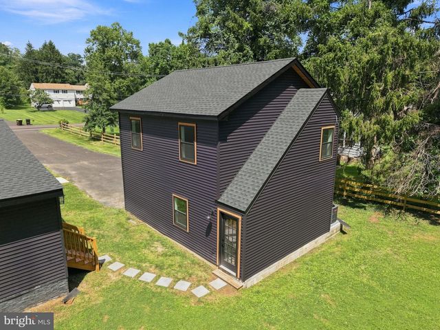 11 STOOPVILLE RD, Newtown, PA 18940