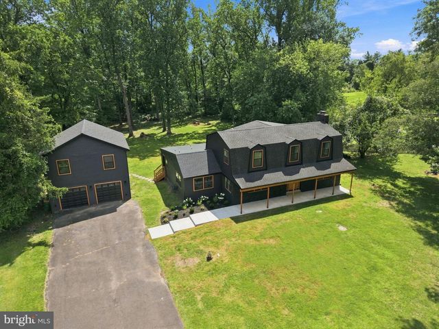 11 STOOPVILLE RD, Newtown, PA 18940