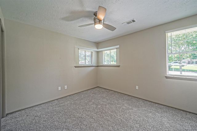 407 Stratmore Drive, Friendswood, TX 77546