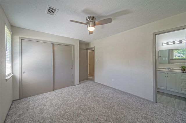 407 Stratmore Drive, Friendswood, TX 77546