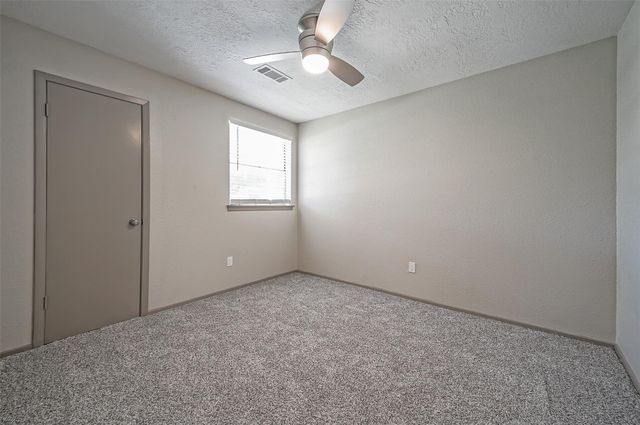 407 Stratmore Drive, Friendswood, TX 77546