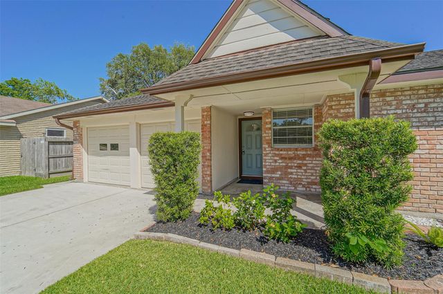 407 Stratmore Drive, Friendswood, TX 77546