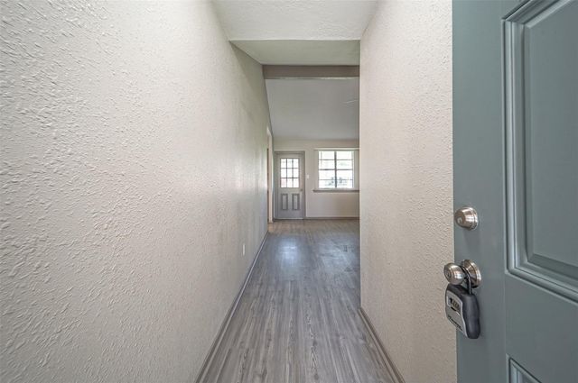 407 Stratmore Drive, Friendswood, TX 77546