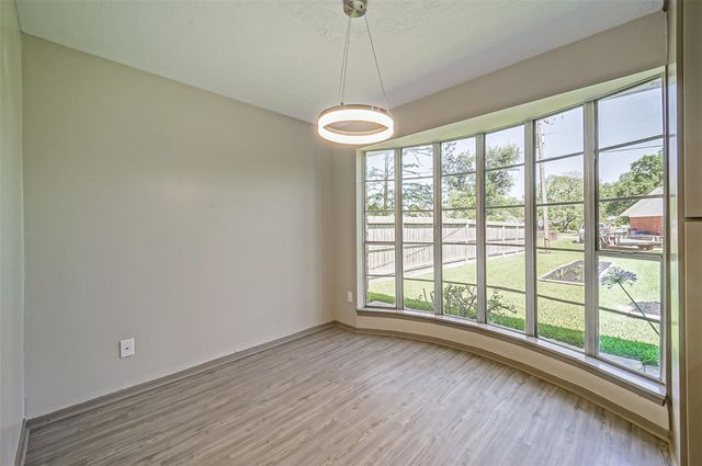 407 Stratmore Drive, Friendswood, TX 77546