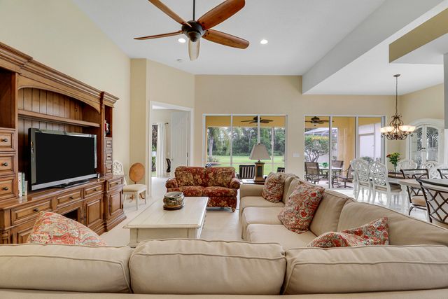 8337 SE Angelina Court, Hobe Sound, FL 33455