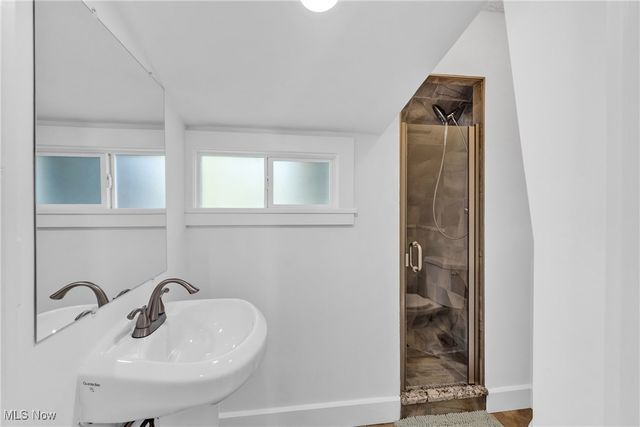 2002 Valentine Avenue, Cleveland, OH 44109