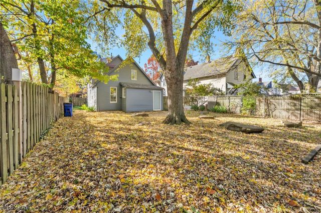 2002 Valentine Avenue, Cleveland, OH 44109