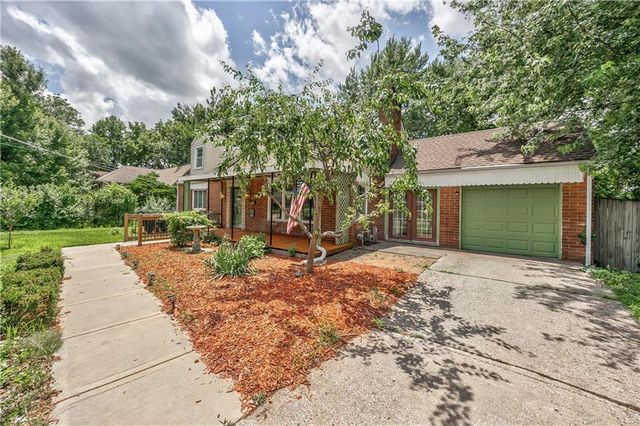 7022 Marty Street, Overland Park, KS 66204