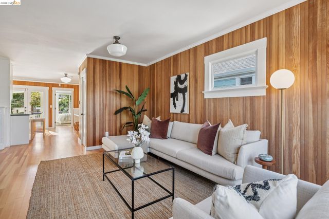 5933 Fremont St, Oakland, CA 94608