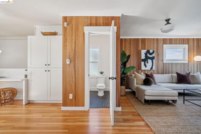 5933 Fremont St, Oakland, CA 94608