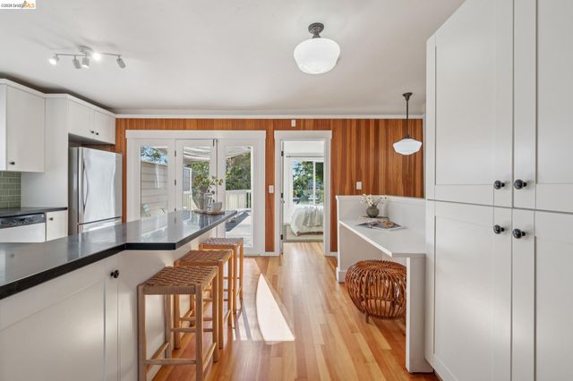 5933 Fremont St, Oakland, CA 94608