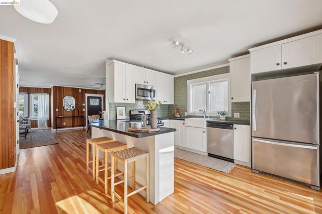 5933 Fremont St, Oakland, CA 94608