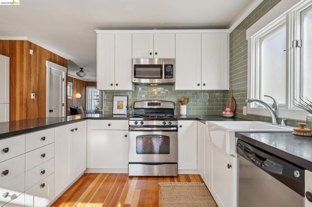 5933 Fremont St, Oakland, CA 94608