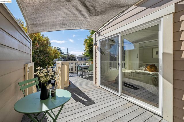 5933 Fremont St, Oakland, CA 94608