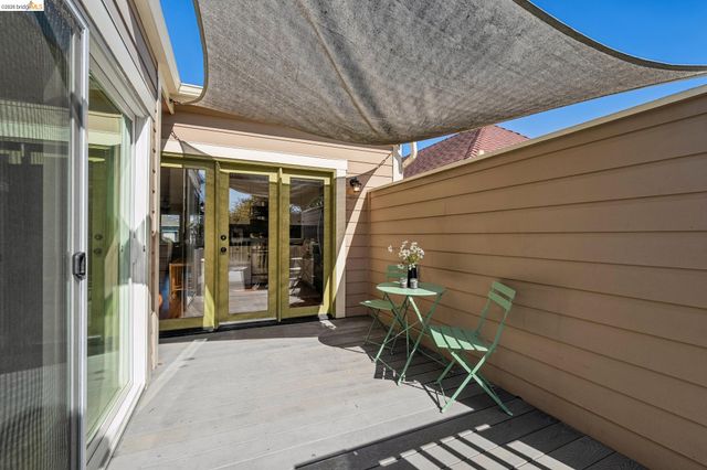 5933 Fremont St, Oakland, CA 94608