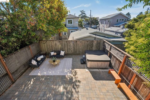 5933 Fremont St, Oakland, CA 94608