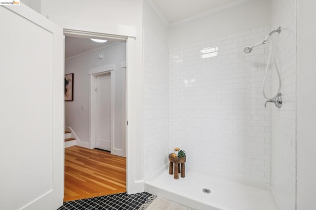 5933 Fremont St, Oakland, CA 94608